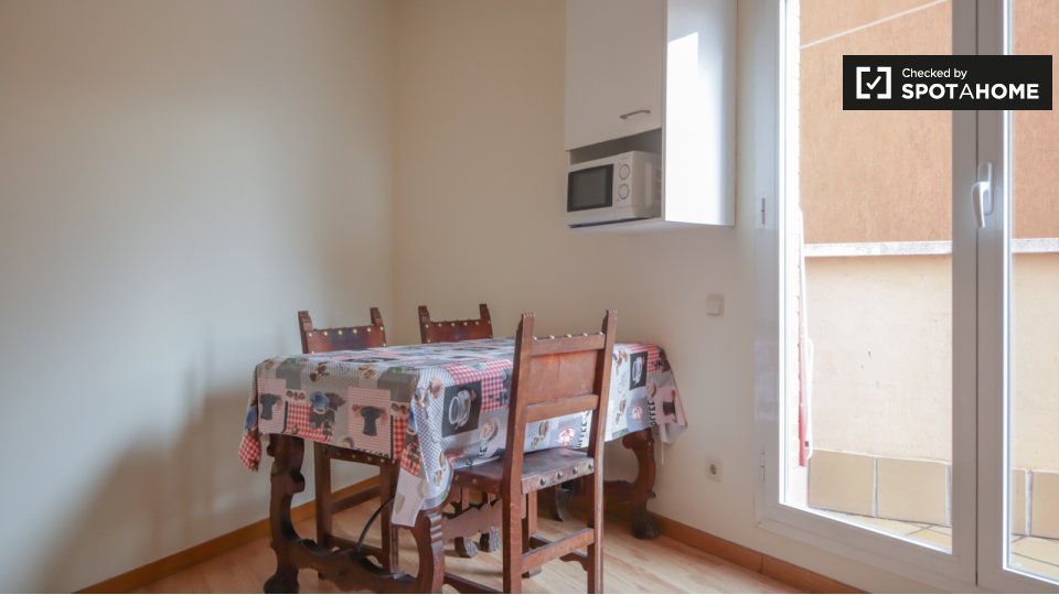 Double room Madrid, 2 beds — photo 17