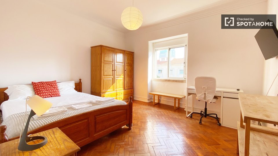 Double room Lisbon, 4 beds — photo 57