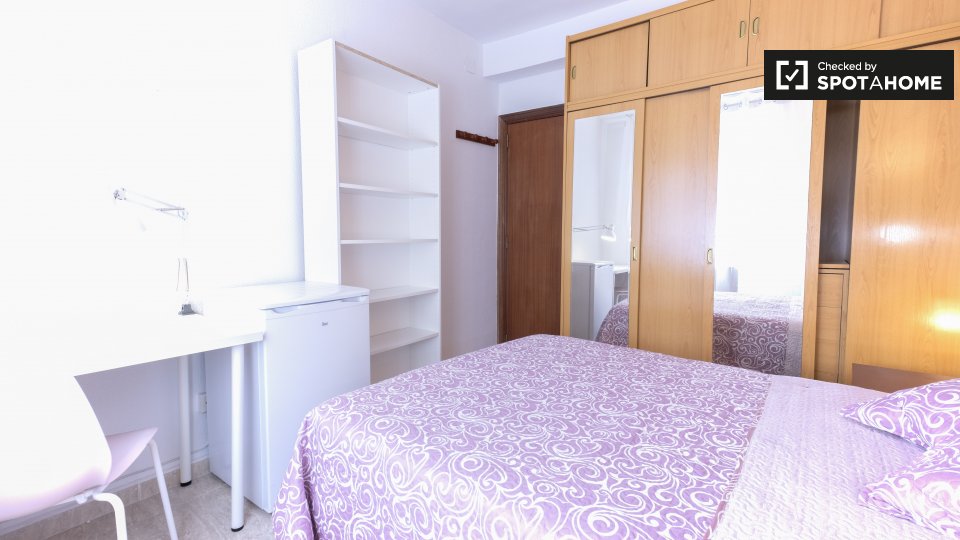 Double room Madrid, 4 beds, 80m² — photo 4