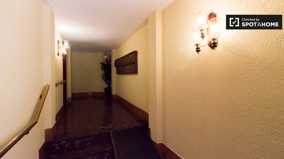 Double room Barcelona, 3 beds, 80m² — photo 19