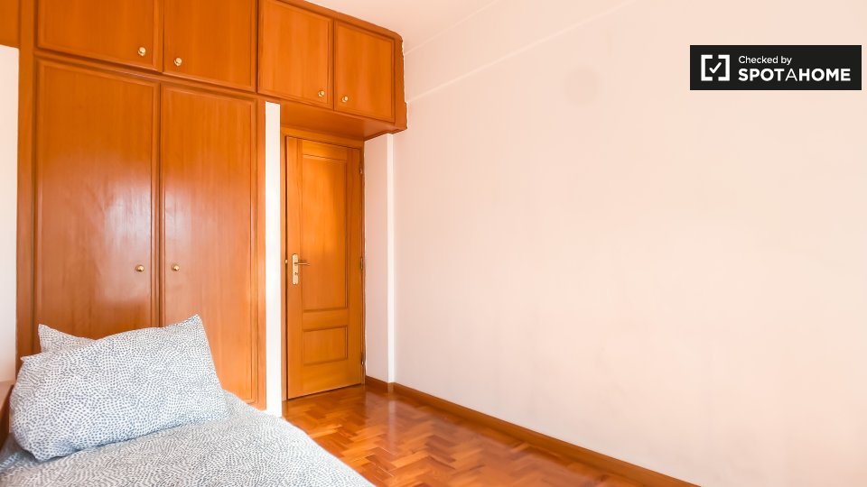 Apartment Lisbon, 2 beds, 61m² — photo 6
