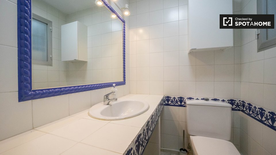Double room Madrid, 5 beds, 110m² — photo 18