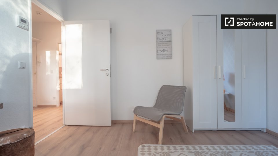 Double room Berlin, 3 beds, 65m² — photo 1