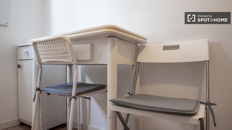 Double room Madrid, 3 beds, 50m² — photo 3
