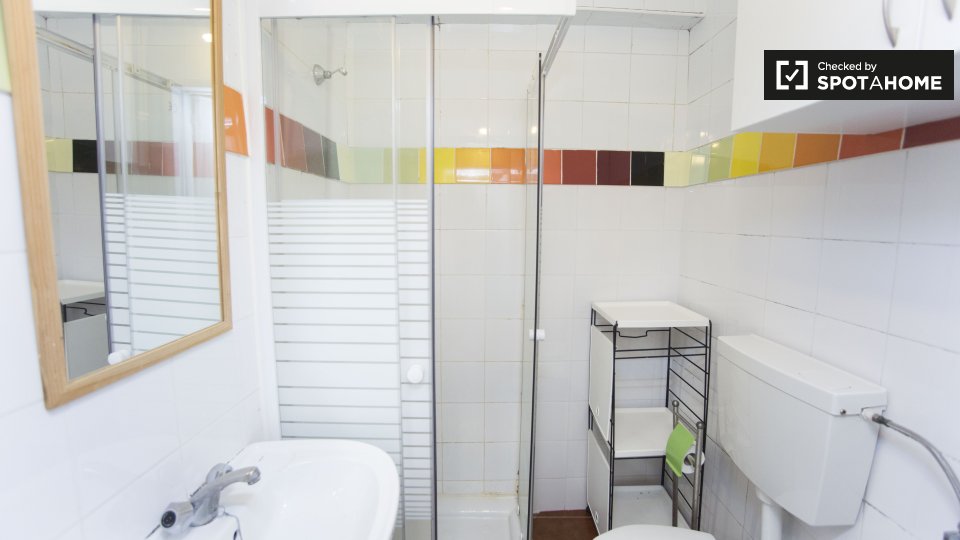 Apartment Lisbon, 5 beds, 94m² — photo 17