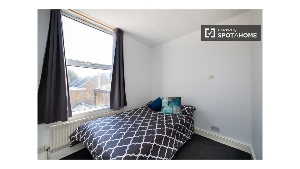 Double room London, 3 beds — photo 1