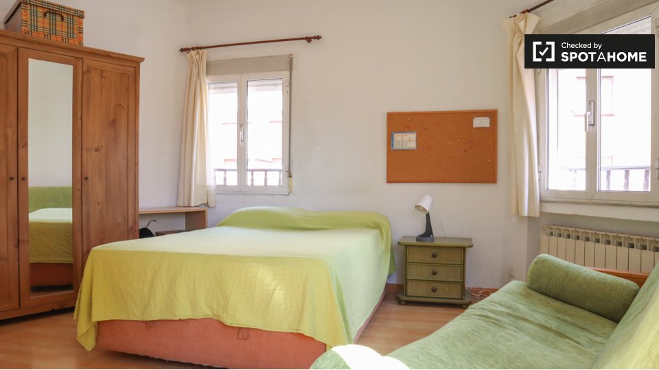 Double room Madrid, 3 beds, 79m² — photo 18