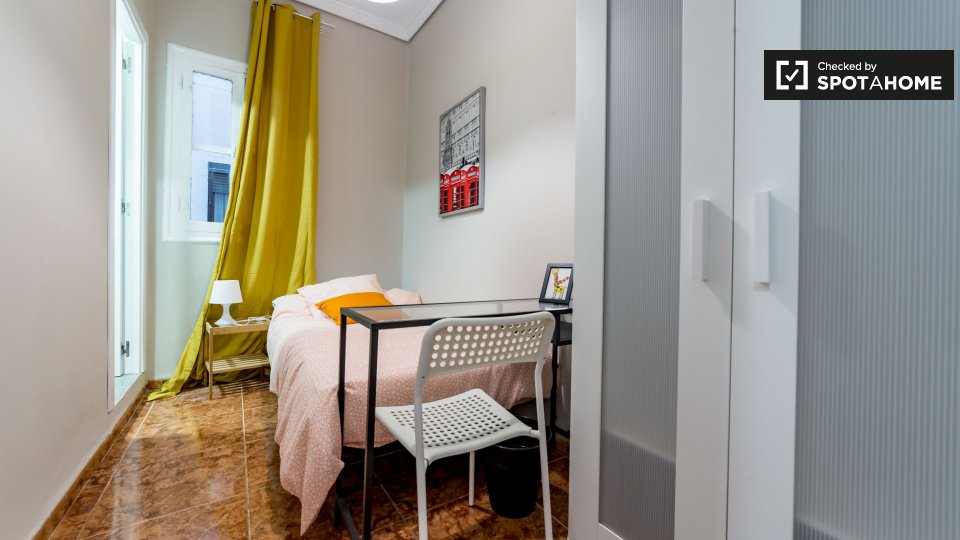 Double room Valencia, 6 beds, 110m² — photo 1
