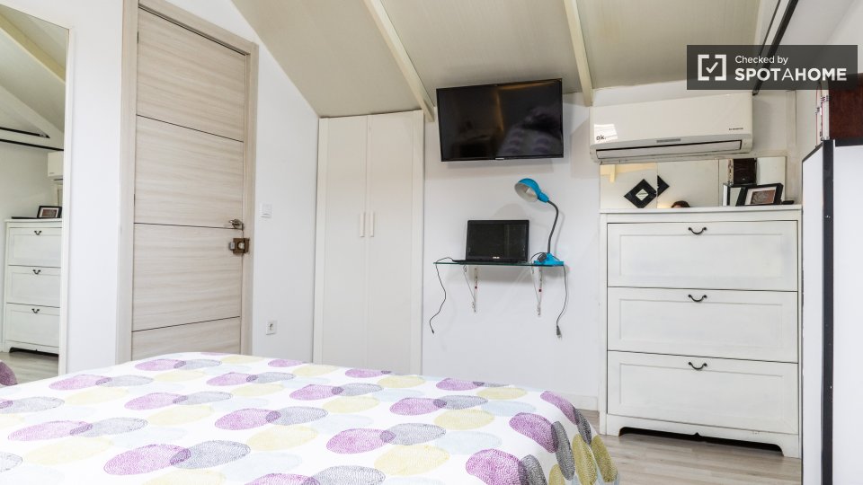 Double room Madrid, 3 beds — photo 31