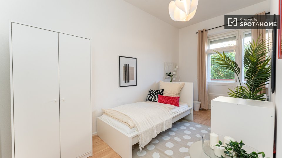 Double room Berlin, 3 beds, 58m² — photo 16