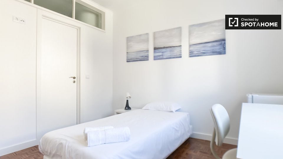 Double room Lisbon, 6 beds, 123m² — photo 5