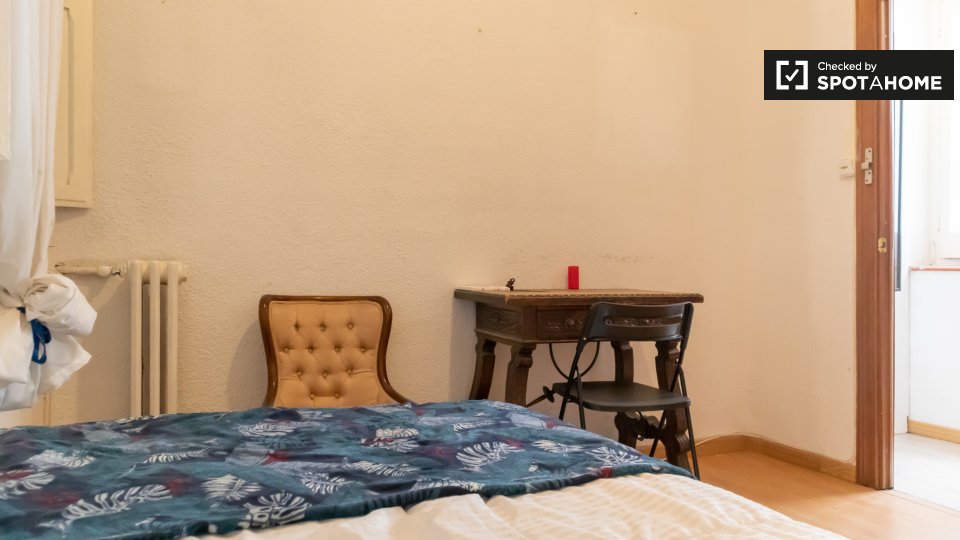 Double room Madrid, 4 beds, 100m² — photo 4