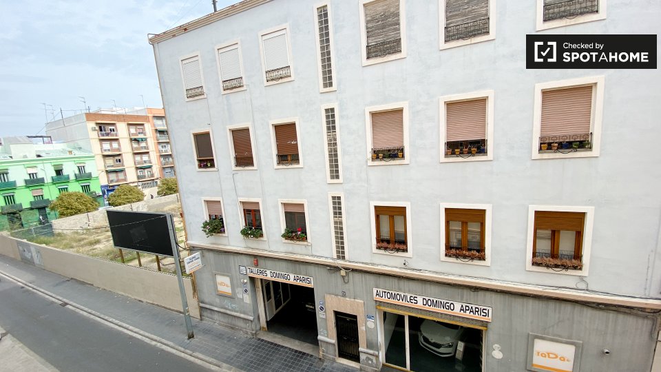 Double room Valencia, 3 beds, 75m² — photo 11