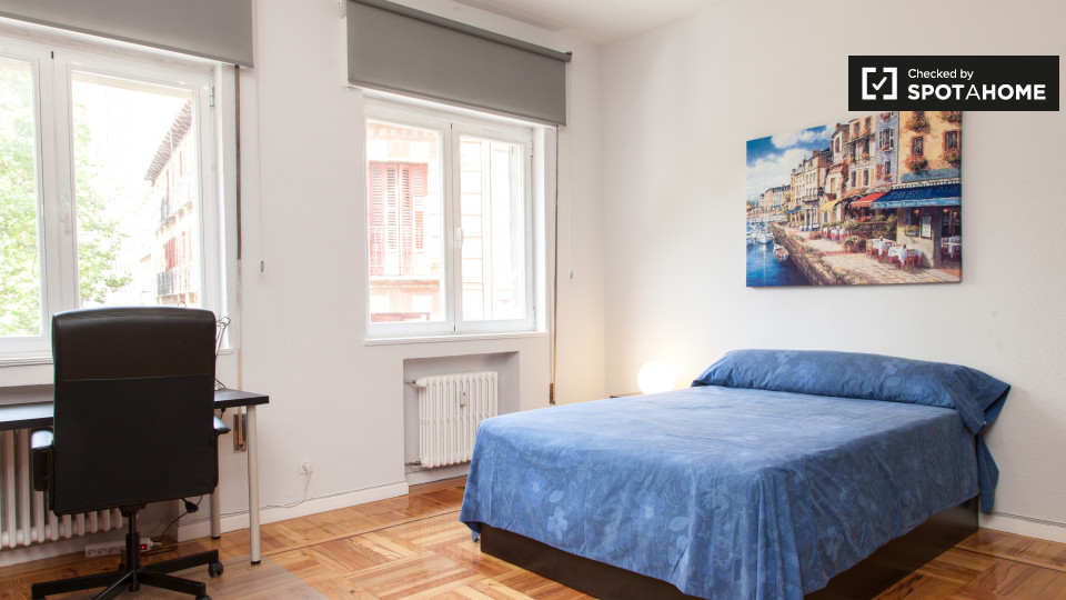 Double room Madrid, 7 beds, 199m² — photo 2