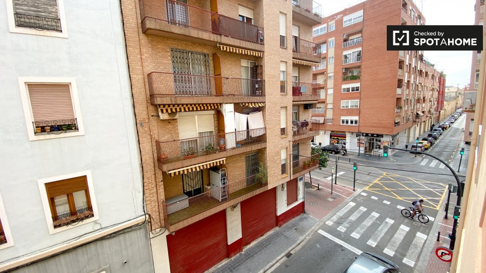 Double room Valencia, 3 beds, 75m² — photo 8