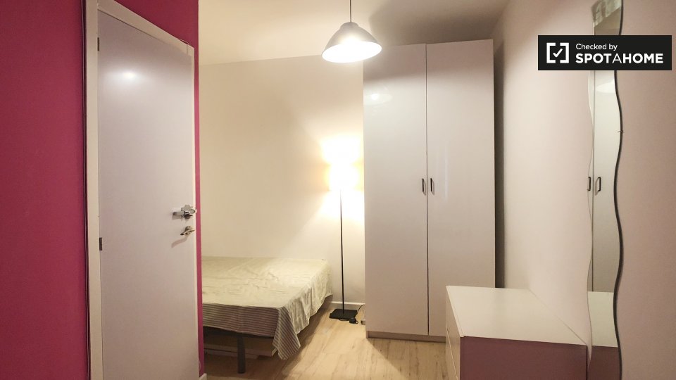 Double room Madrid, 7 beds, 130m² — photo 2