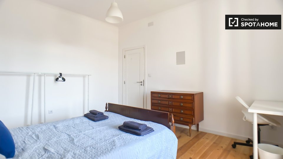 Double room Lisbon, 5 beds — photo 11
