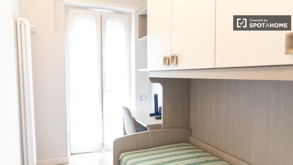 Double room Rome, 3 beds — photo 17
