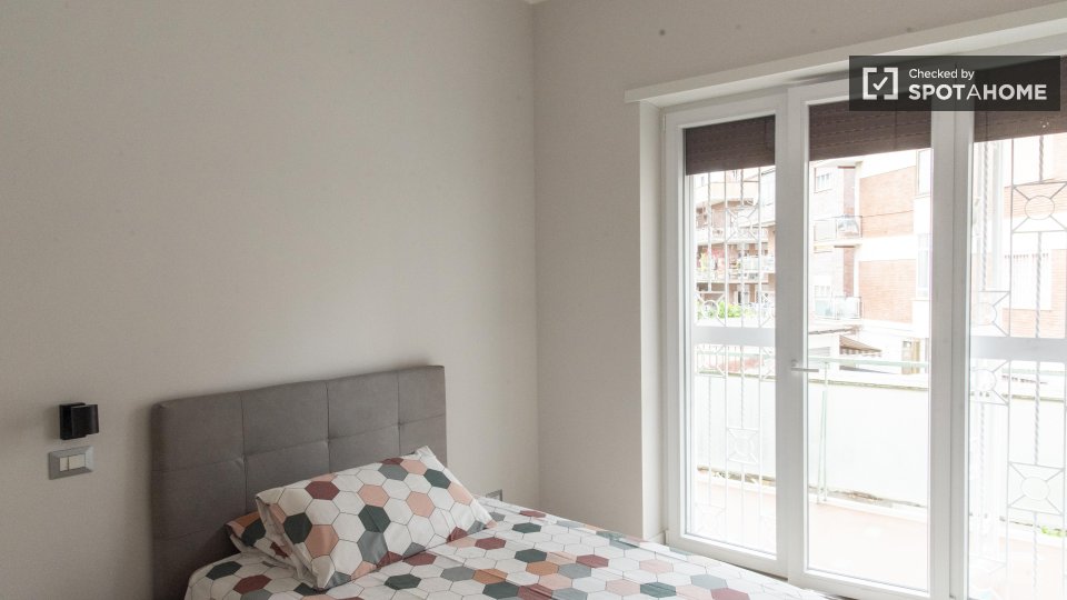 Double room Rome, 3 beds — photo 15