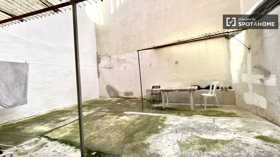 Double room Lisbon, 6 beds — photo 18