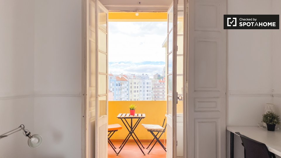 Double room Lisbon, 4 beds, 110m² — photo 5
