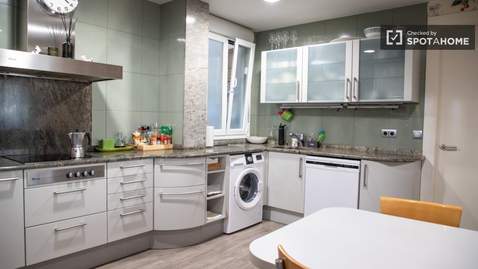 Double room Madrid, 4 beds, 152m² — photo 8