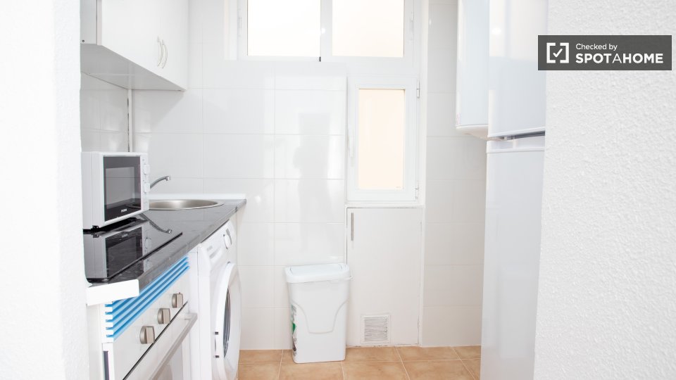 Double room Madrid, 3 beds, 56m² — photo 8