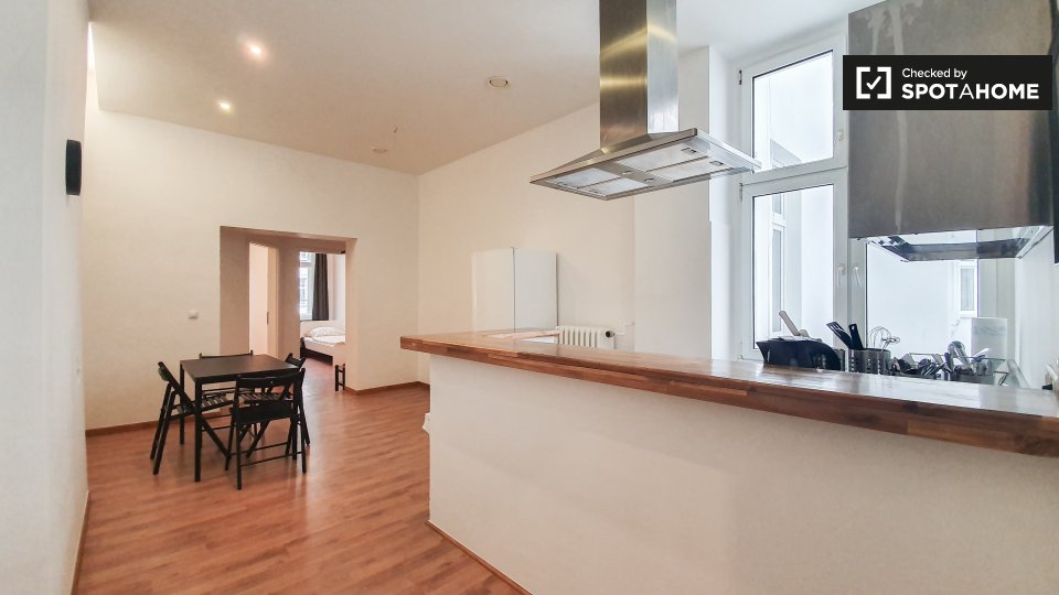Double room Berlin, 4 beds, 92m² — photo 16