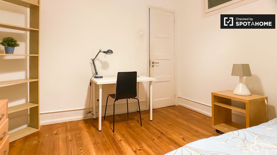 Double room Lisbon, 4 beds, 90m² — photo 2
