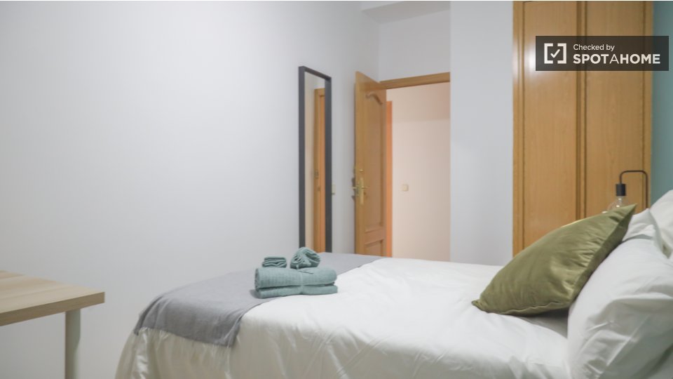 Double room Madrid, 11 beds, 300m² — photo 18