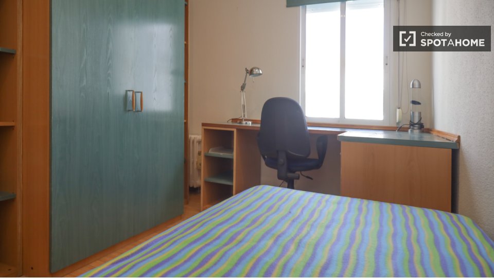 Double room Madrid, 5 beds — photo 2