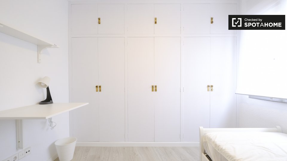 Double room Madrid, 6 beds, 160m² — photo 4