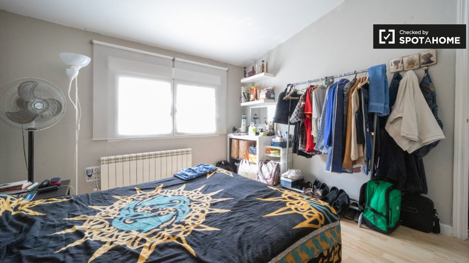 Double room Madrid, 5 beds, 150m² — photo 4