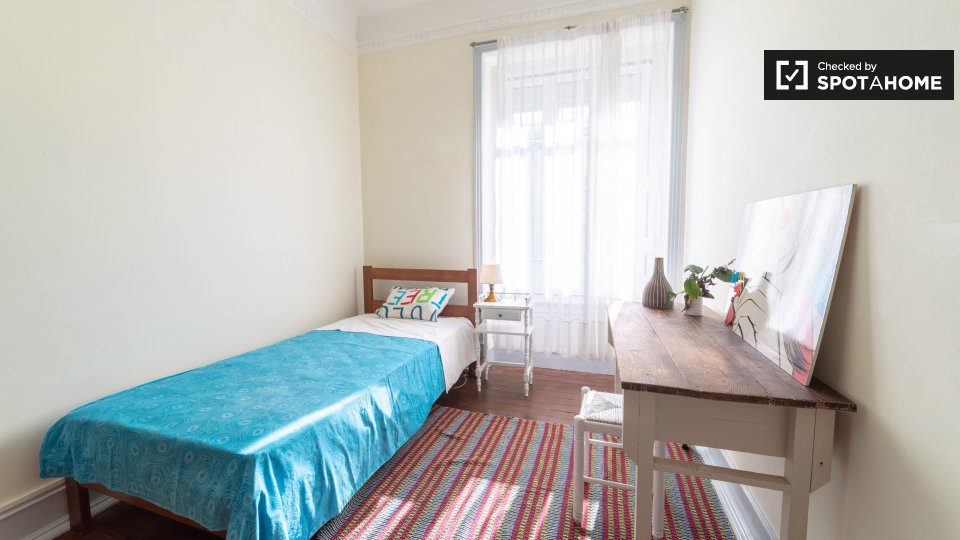Double room Lisbon, 3 beds, 60m² — photo 3