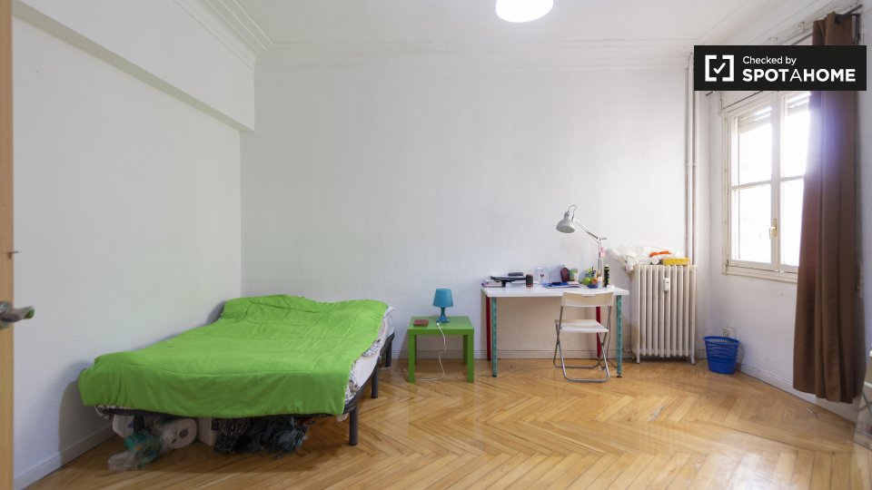 Double room Madrid, 8 beds, 200m² — photo 1