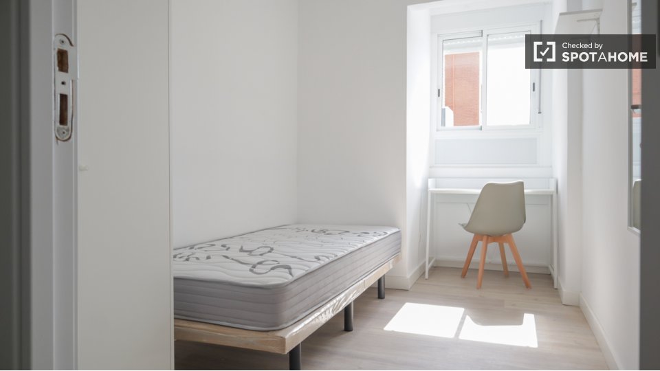 Double room Madrid, 4 beds, 65m² — photo 13