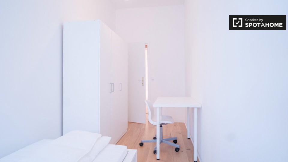 Double room Berlin, 6 beds, 115m² — photo 2
