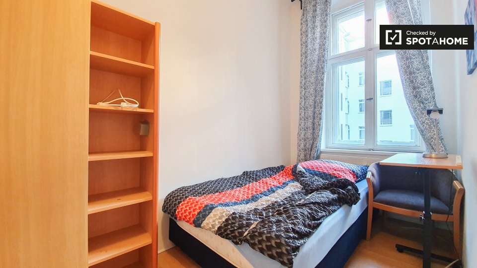 Double room Berlin, 3 beds, 55m² — photo 11