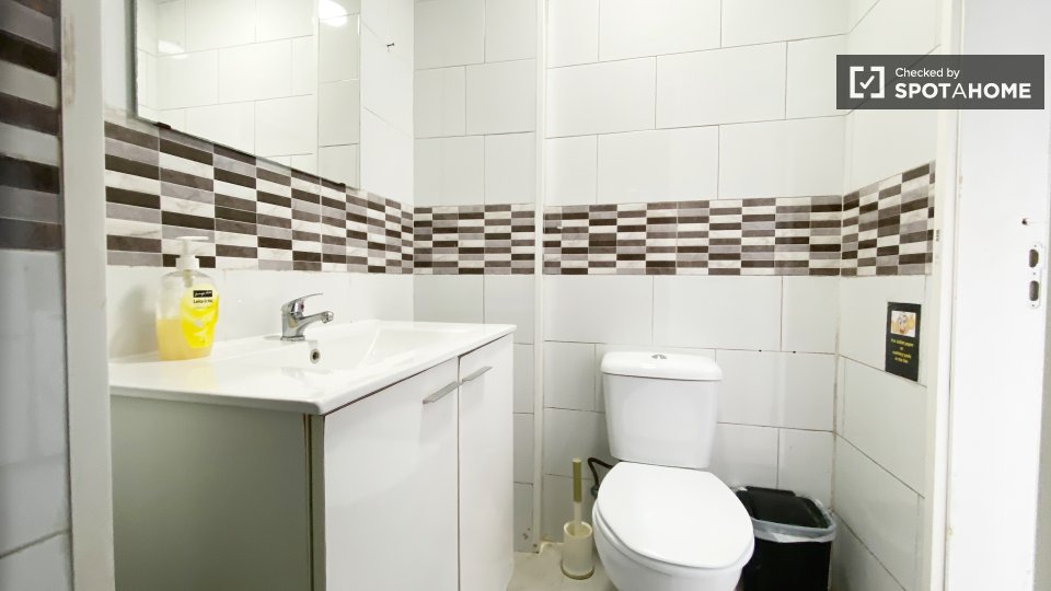 Double room Lisbon, 6 beds — photo 12
