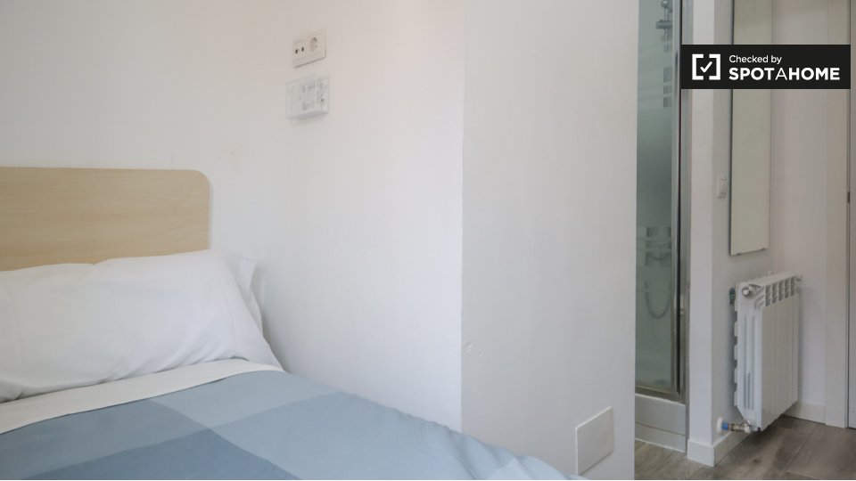 Double room Madrid, 5 beds — photo 1