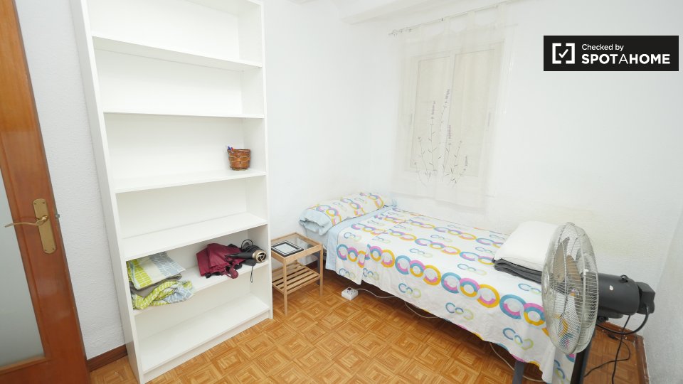Double room Barcelona, 5 beds, 140m² — photo 2