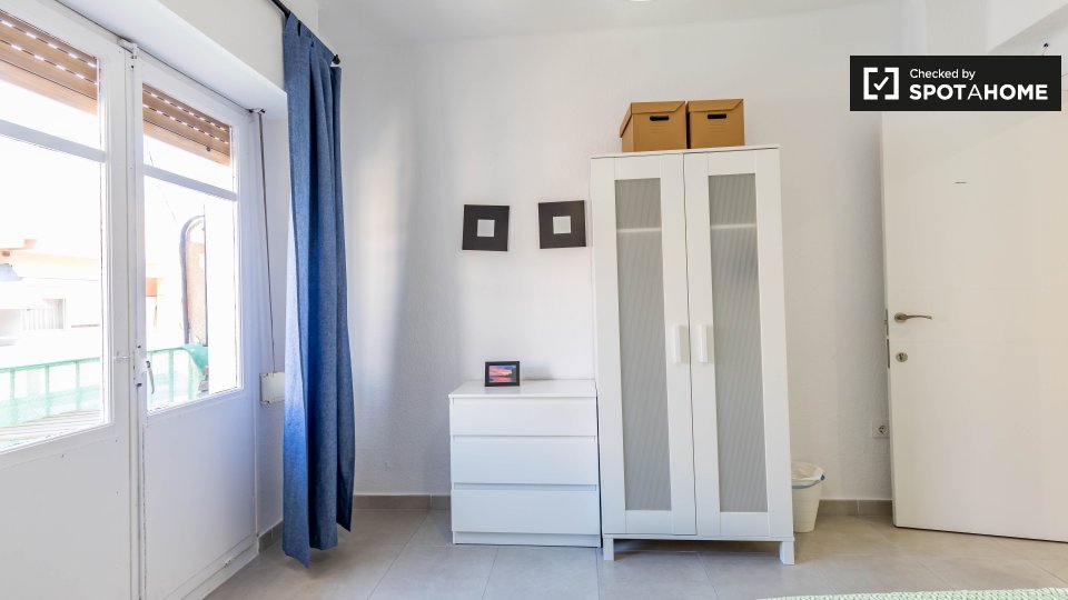 Double room Valencia, 3 beds — photo 19