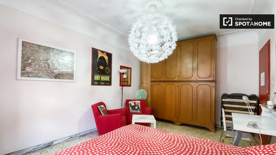 Double room Rome, 3 beds, 106m² — photo 2