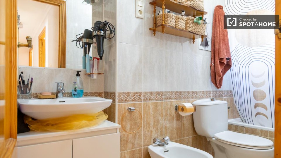 Double room Madrid, 3 beds — photo 19