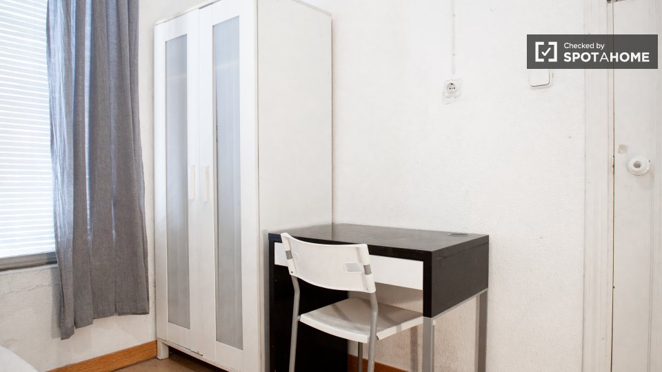 Double room Madrid, 10 beds, 200m² — photo 2