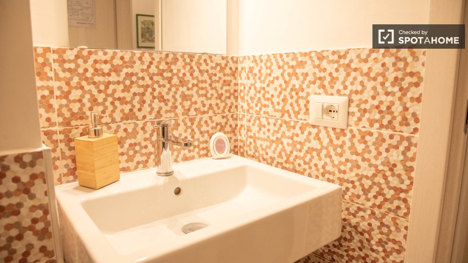 Double room Rome, 1 bed, 108m² — photo 10