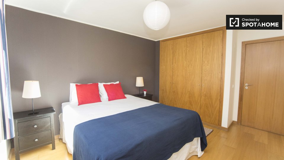 Double room Lisbon, 3 beds, 80m² — photo 14