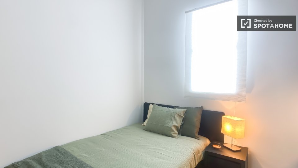 Double room Lisbon, 3 beds, 80m² — photo 21