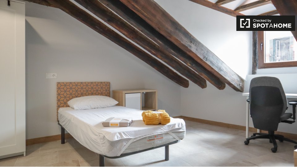 Double room Madrid, 3 beds — photo 5