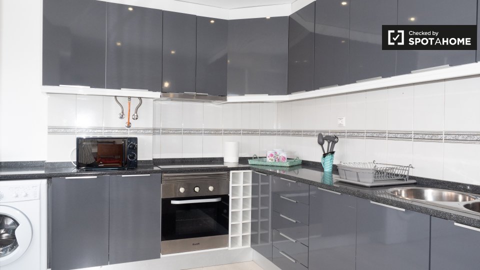 Double room Lisbon, 4 beds, 90m² — photo 19